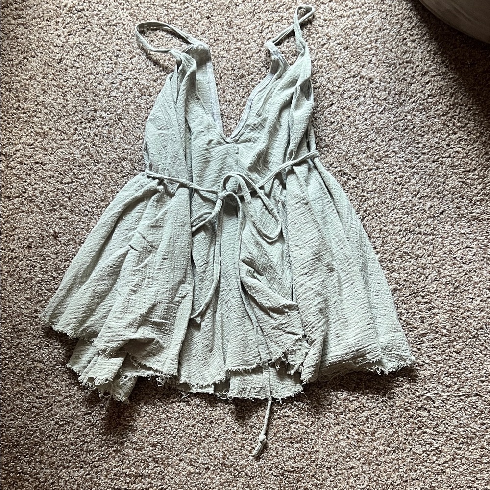Chic Women's Sleeveless Top in Light Gray